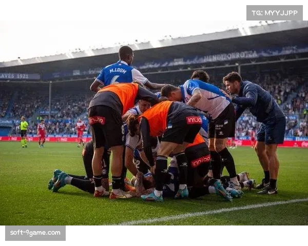 阿拉维斯专注防守反击策略 压缩空间与协防补位成其关键
